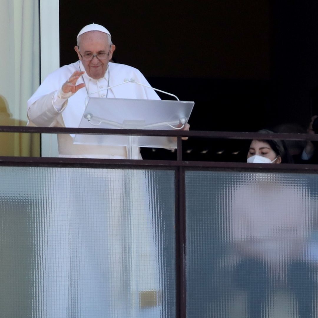 El Papa Francisco reaparece una semana después de su operación de colon