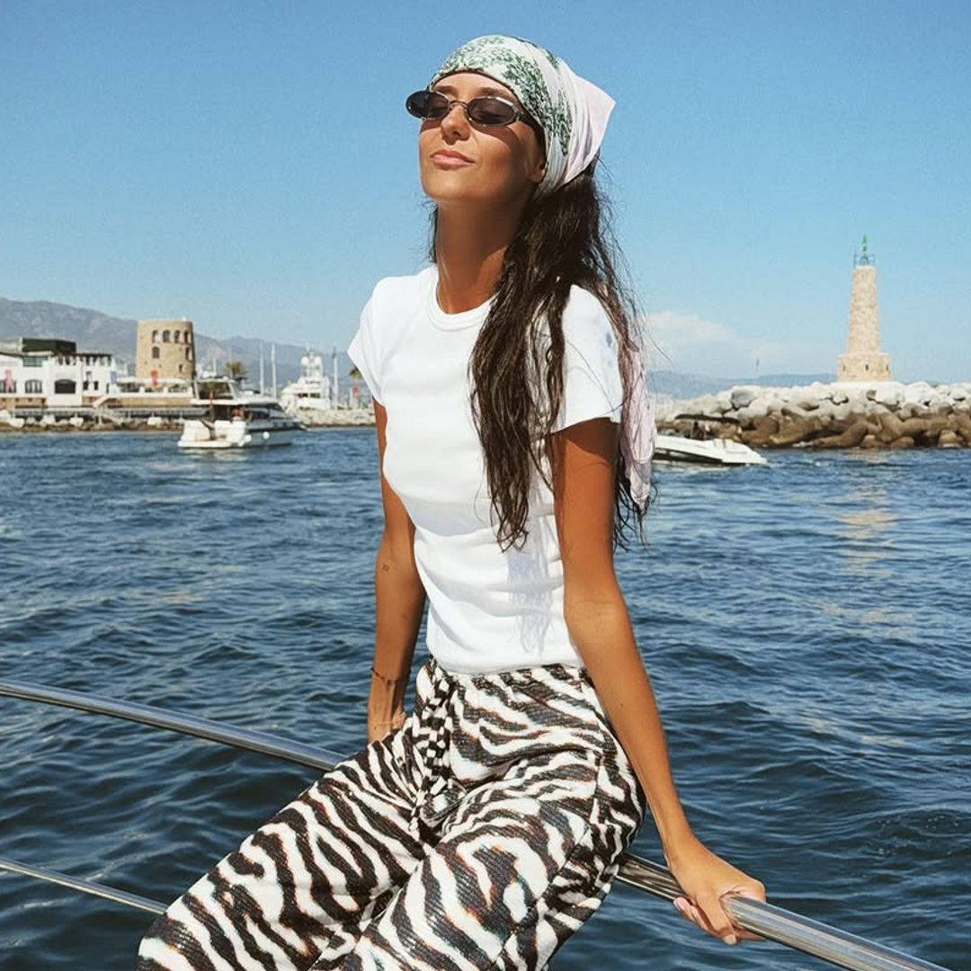 Victoria Federica, tras su look de gala, continúa su maratón de estilo en Marbella con unos atrevidos pantalones y un guiño a la reina Sofía