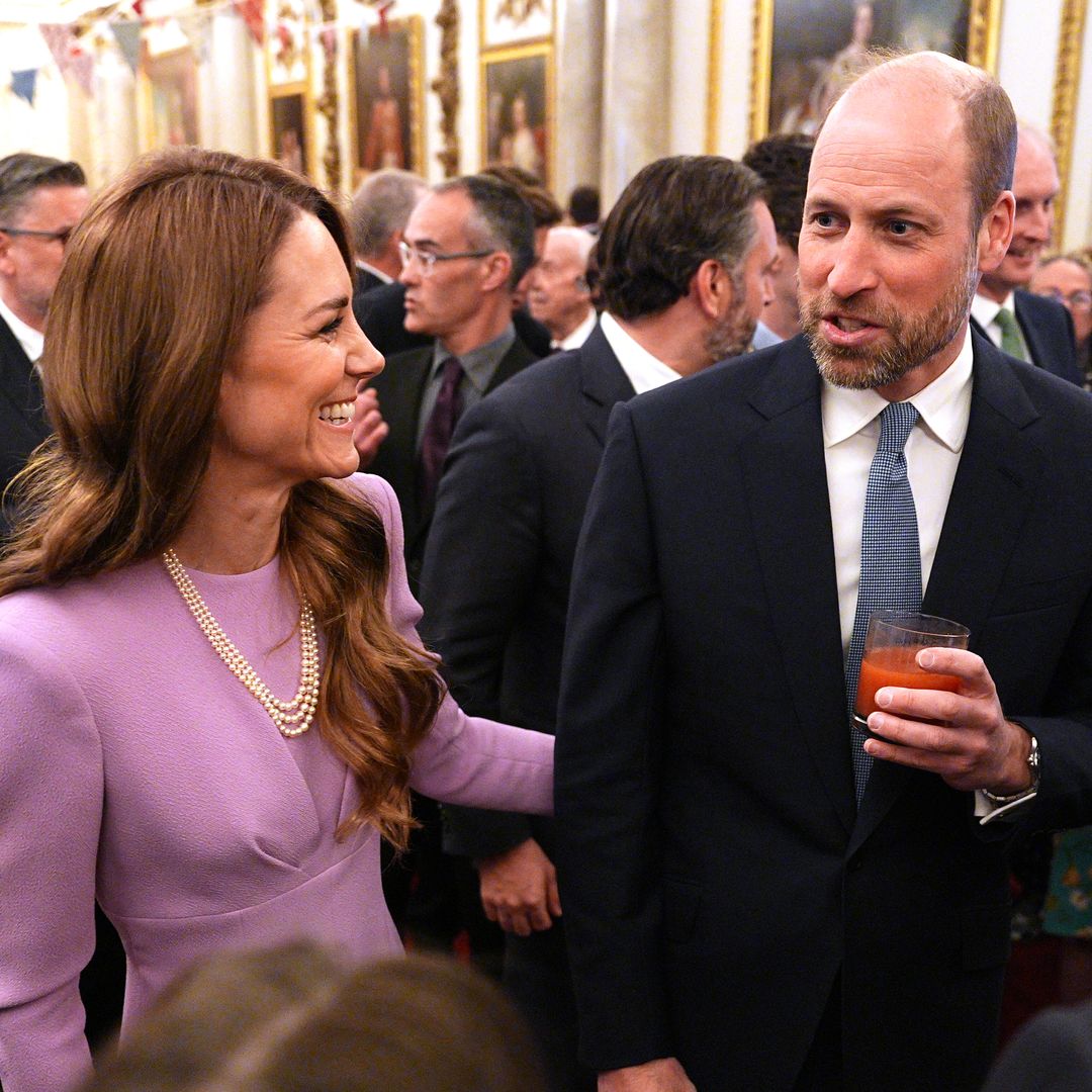Kate Middleton y el príncipe Guillermo, protagonistas en Buckingham en la gran fiesta en honor de Isabel II: sus fotos brindando con zumo de tomate de las que todos hablan