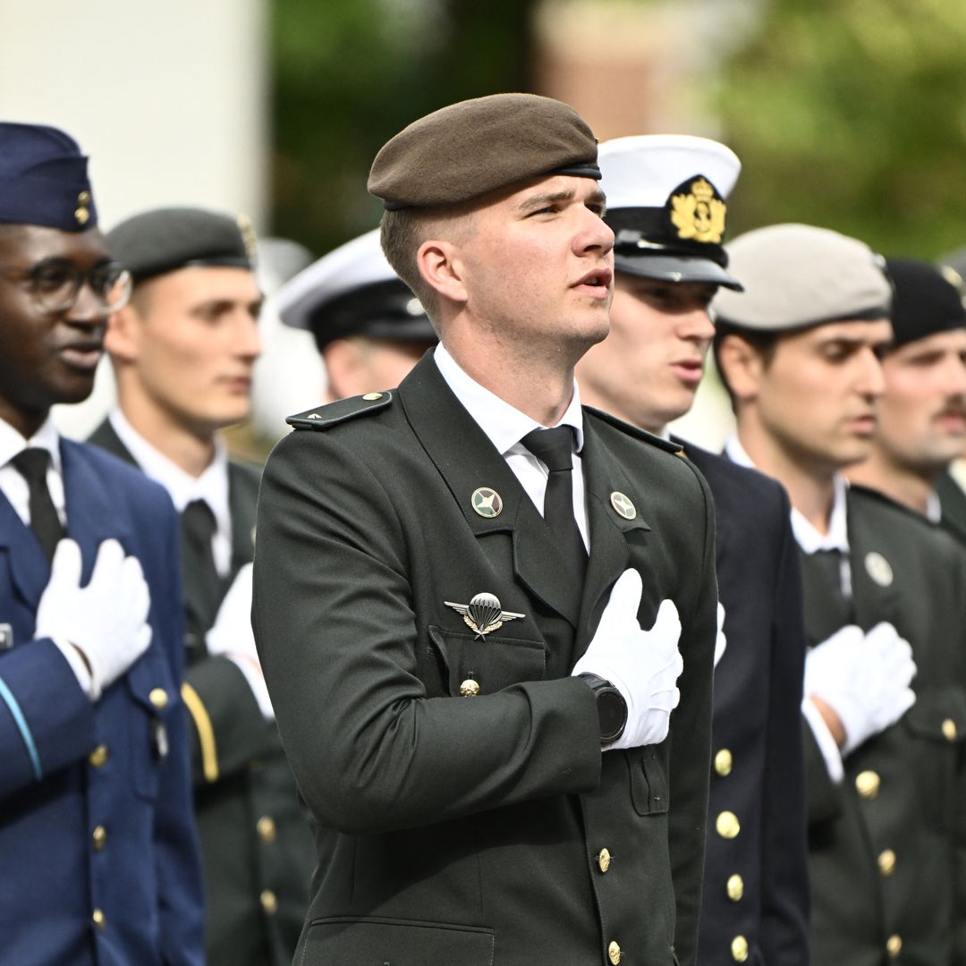 Gabriel de Bélgica se gradúa ante Felipe y Elisabeth y hará historia con una carrera militar y sueldo: las fotos de su gran día