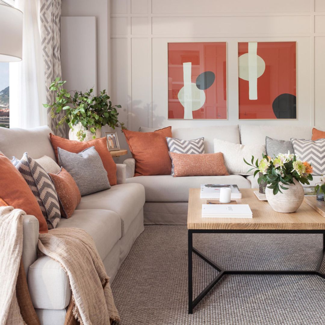 Los ambientes cálidos y modernos brillan en el interiorismo de este piso de San Sebastián