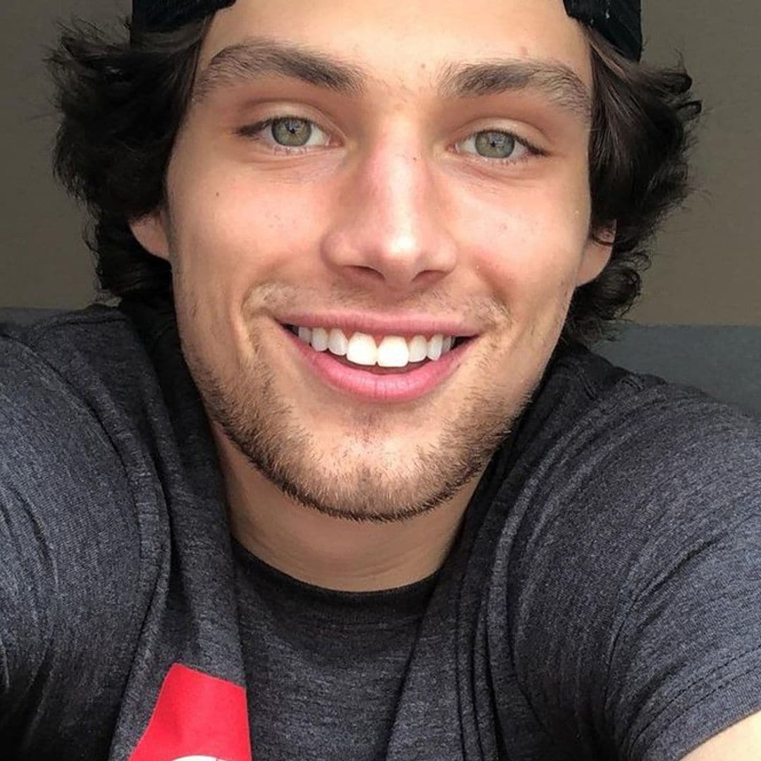 Conoce a William White, el modelo canadiense que triunfa en TikTok con sus 'playbacks' de los 80