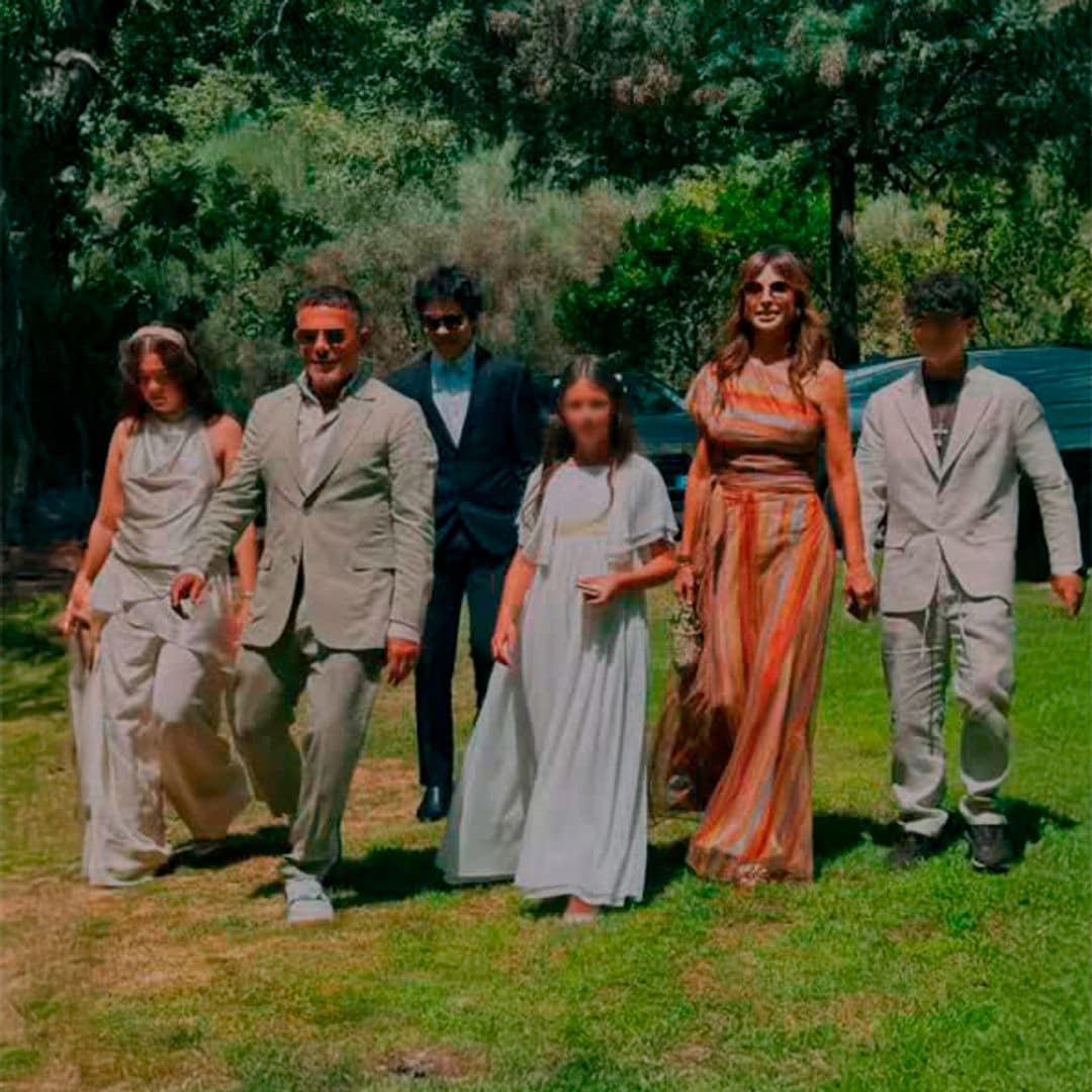 Las imágenes de la comunión de los hijos de Alejandro Sanz y Raquel Perera: la unidad de la familia
