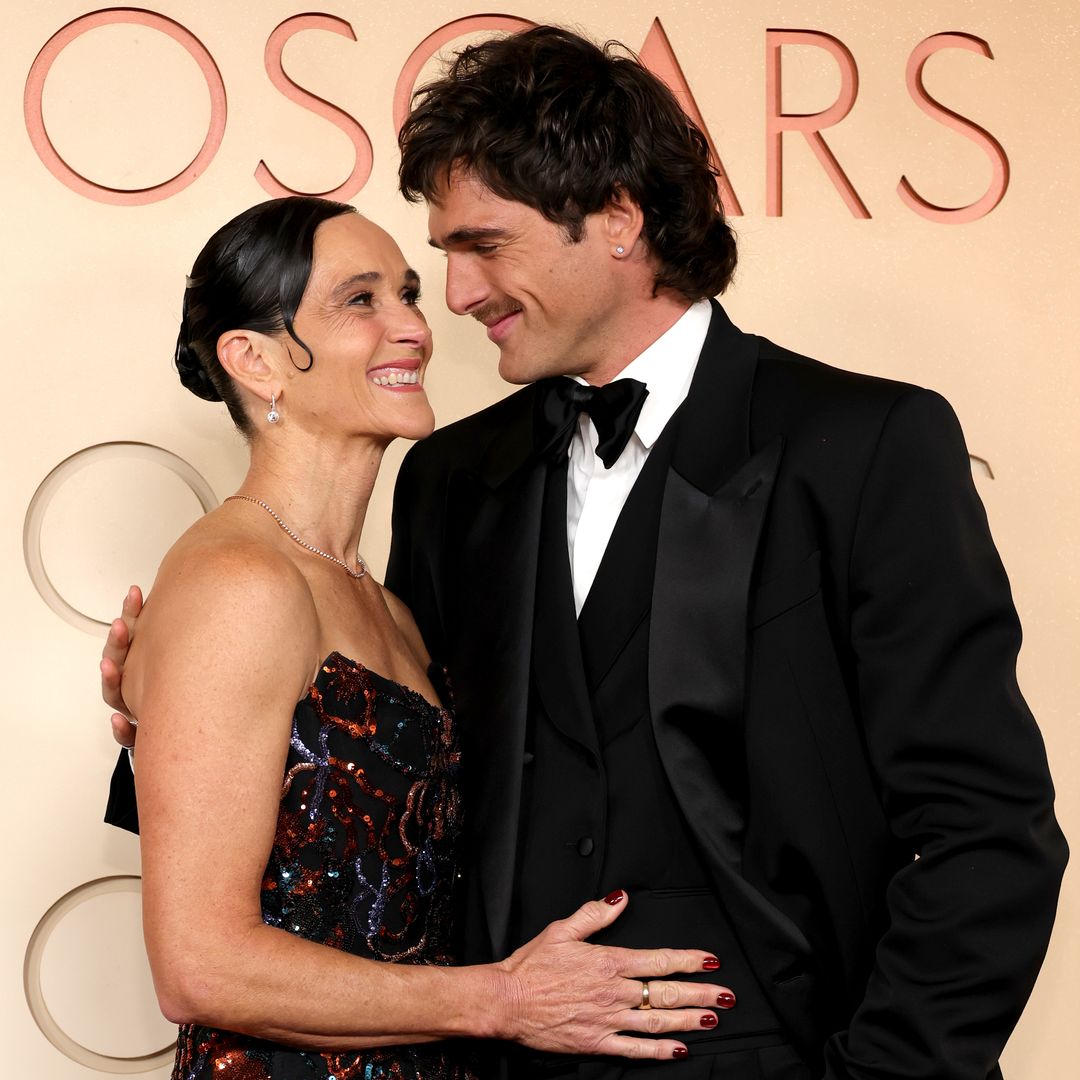A los Oscar con mamá: antes de Jacob Elordi estas estrellas protagonizaron los posados más emotivos en la alfombra roja