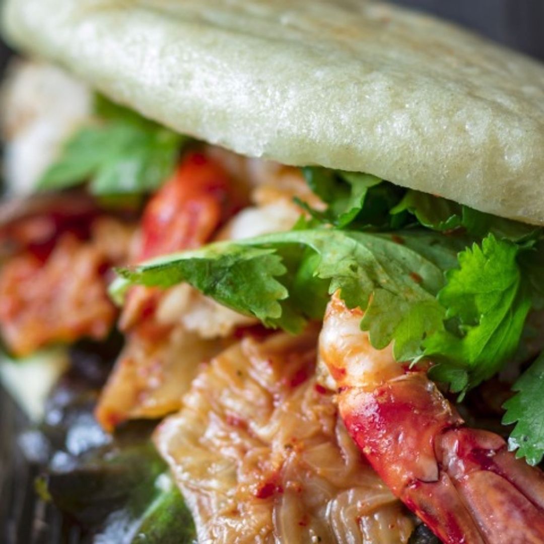 Baos con langostinos y verduras