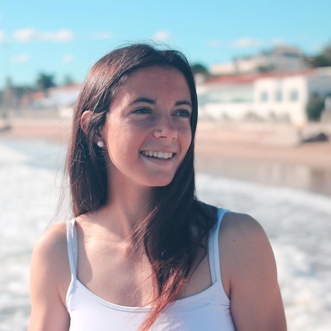 Descubre el pueblo de Barcelona de Aitana Bonmatí: entre viñedos, mar y sol mediterráneo