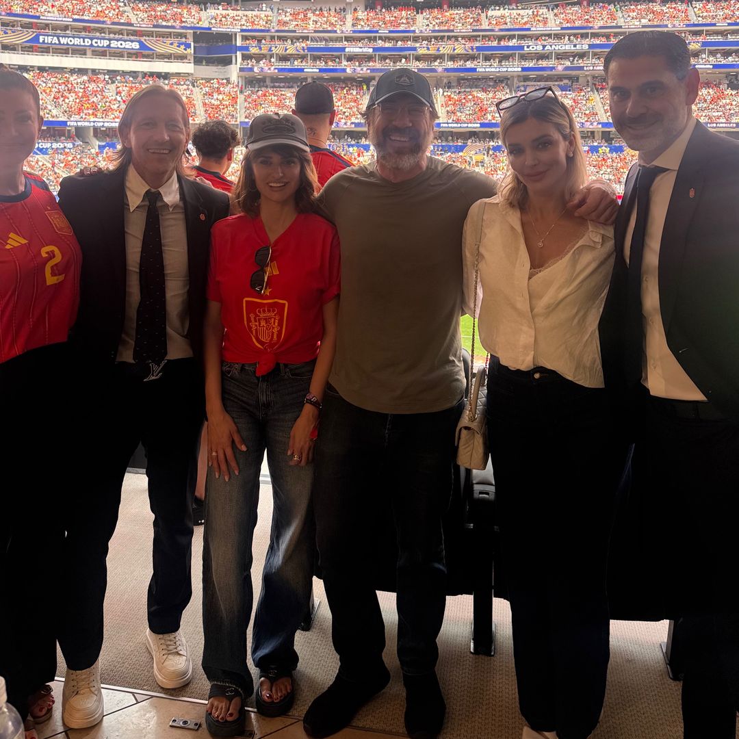 Malula Sanz, Michel Salgado, Penélope Cruz, Javier Bardem y Fernando Hierro viendo el triunfo de España frente a Austria en el Mundial 2026 el 2 de julio de 2026
