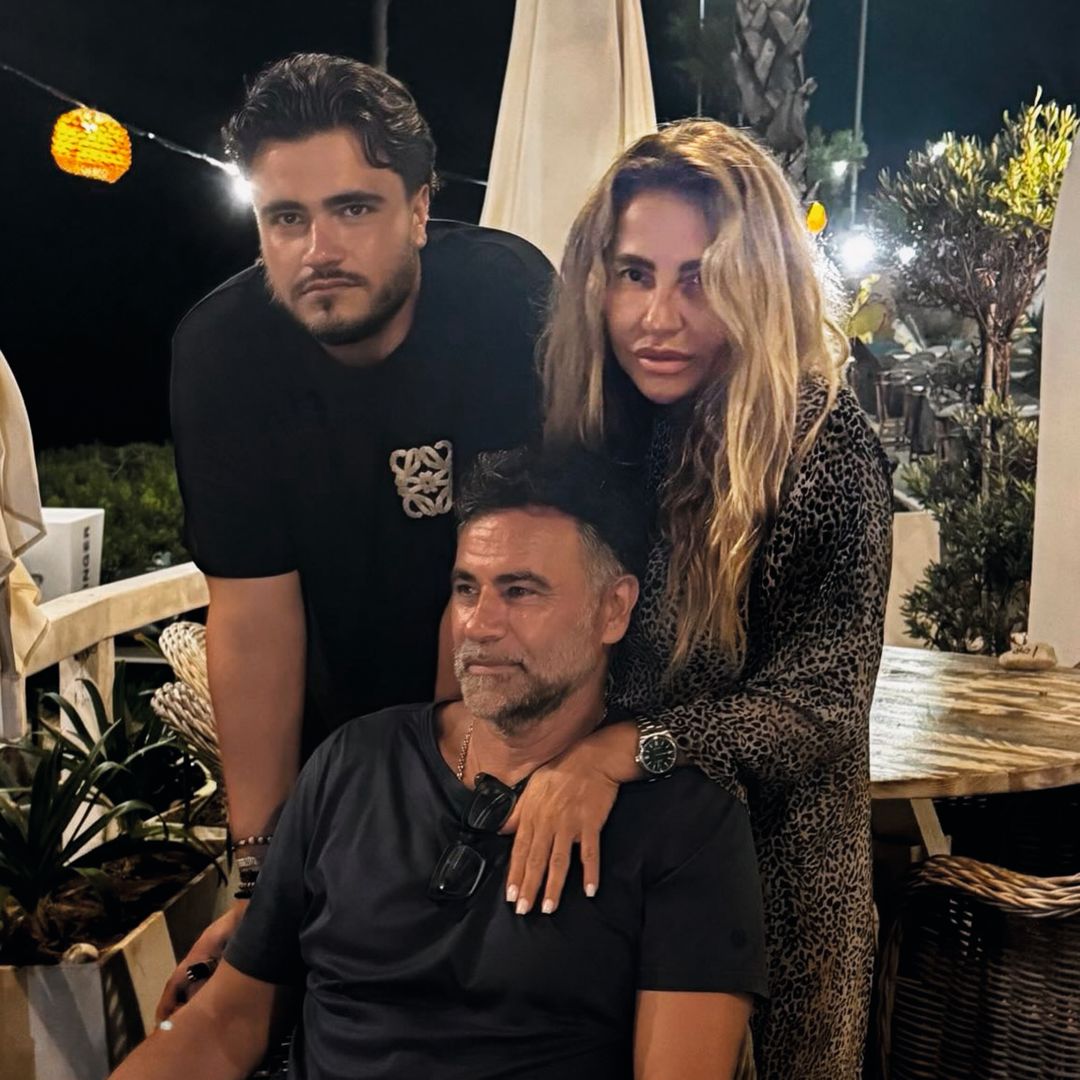 Cristina Tárrega reflexiones con "¡HOLA!" tras un problema de salud y una celebración doble: 25 años de amor y un "sí, quiero" renovado