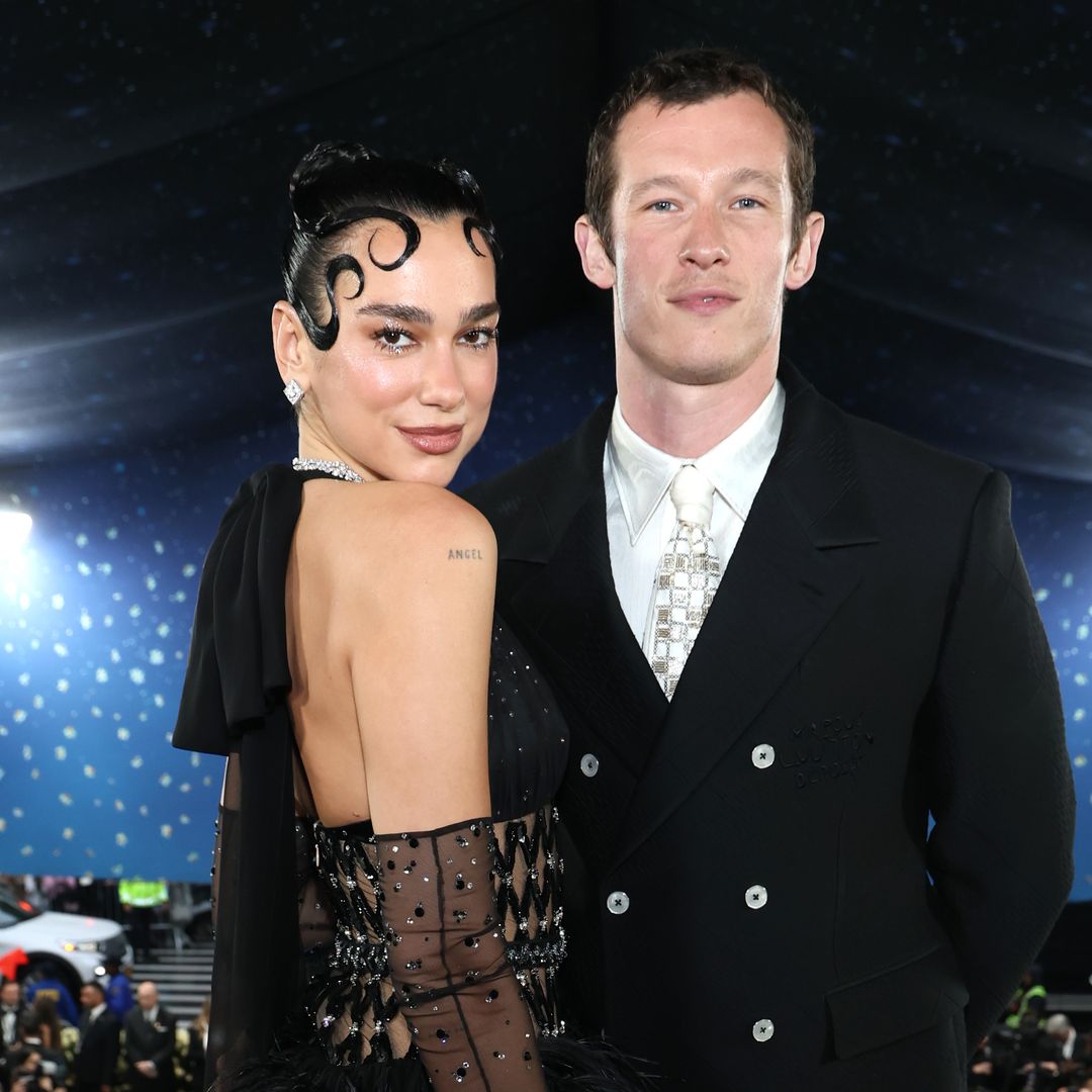 Dua Lipa y Callum Turner: así ha sido su discreta boda por el civil en el Ayuntamiento de Londres