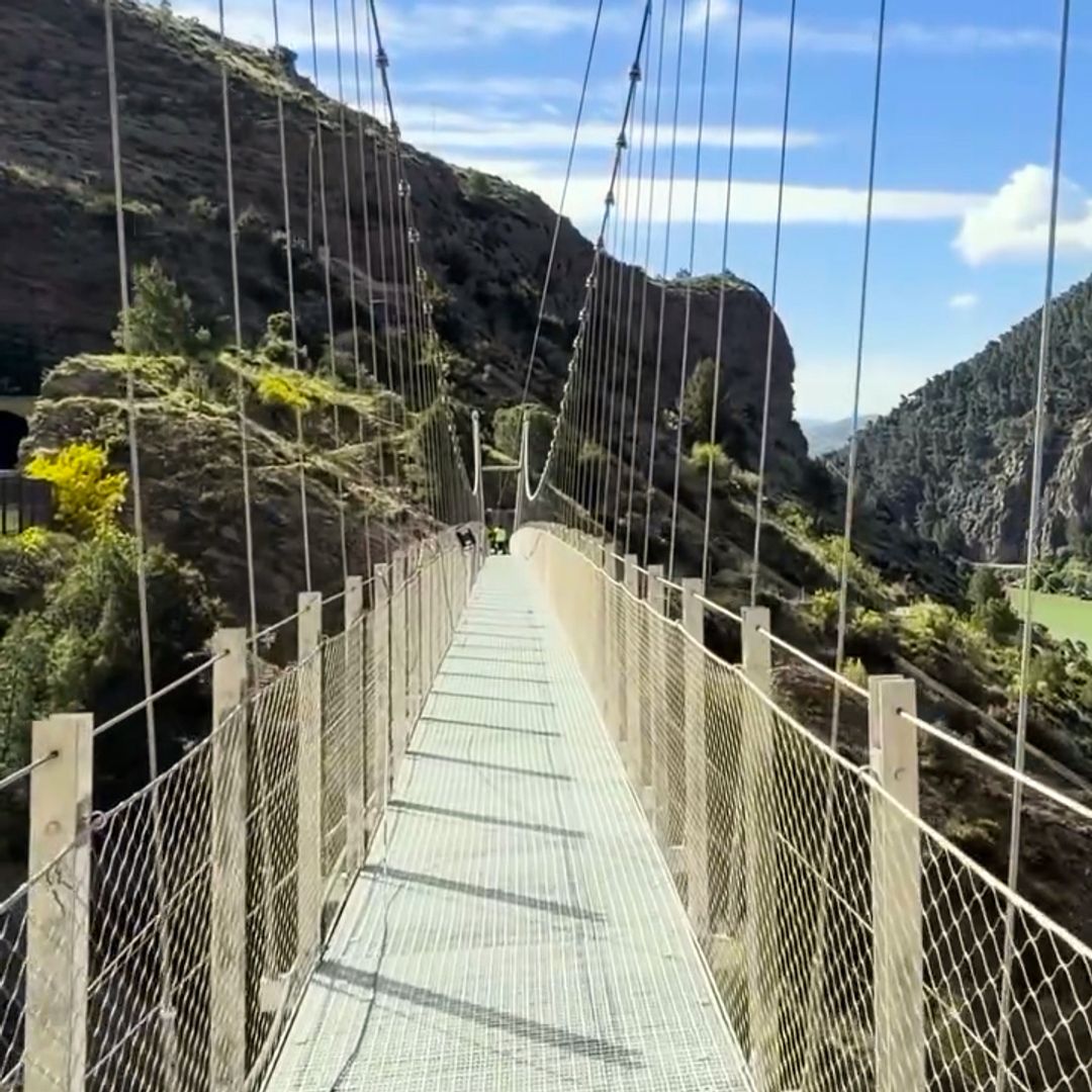 Ya puedes cruzar el puente colgante más largo de España: la gran novedad del Caminito del Rey