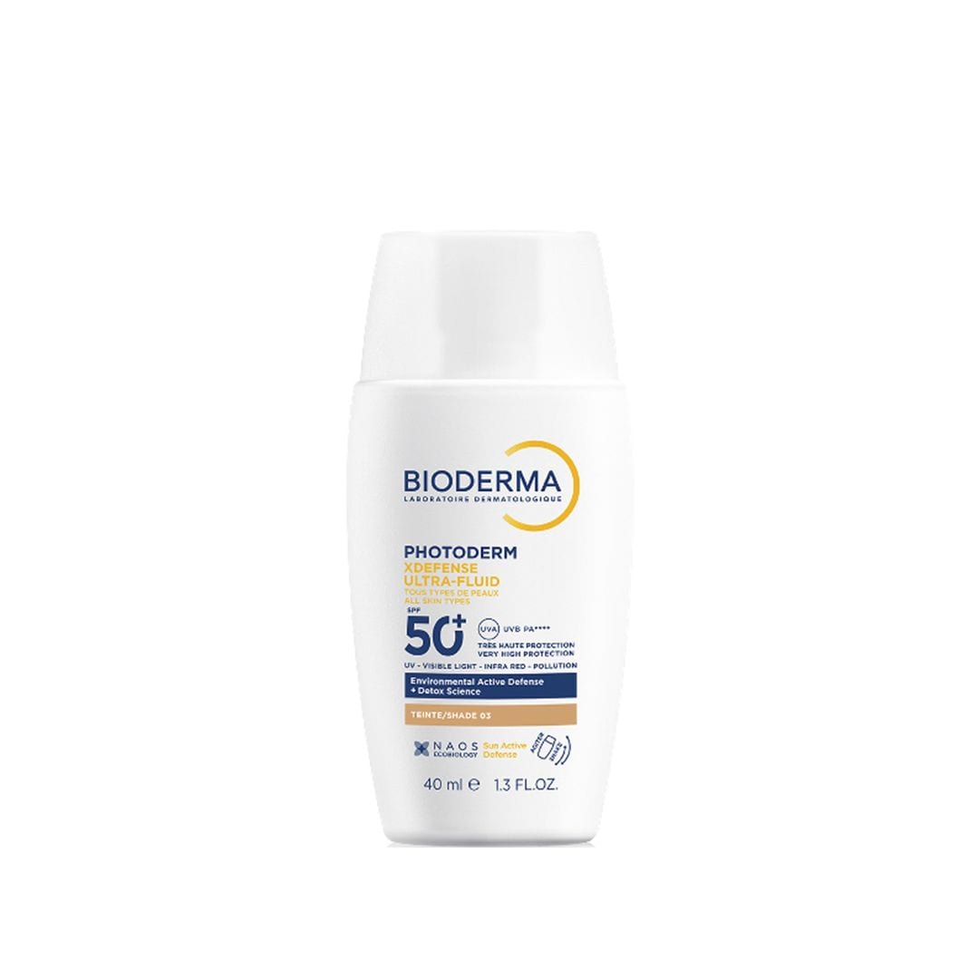 "El paso imprescindible de mi rutina es la fotoprotección, especialmente en estos meses. Tengo la piel normal-grasa y me gustan las texturas ligeras como Photoderm Xdefense (21,95 euros), yo la uso a diario con color, en el tono 03, para conseguir además un efecto buena cara, ¡Me está encantando! Se funde con la piel y no deja residuo", revela la Dra. Rogel. 
