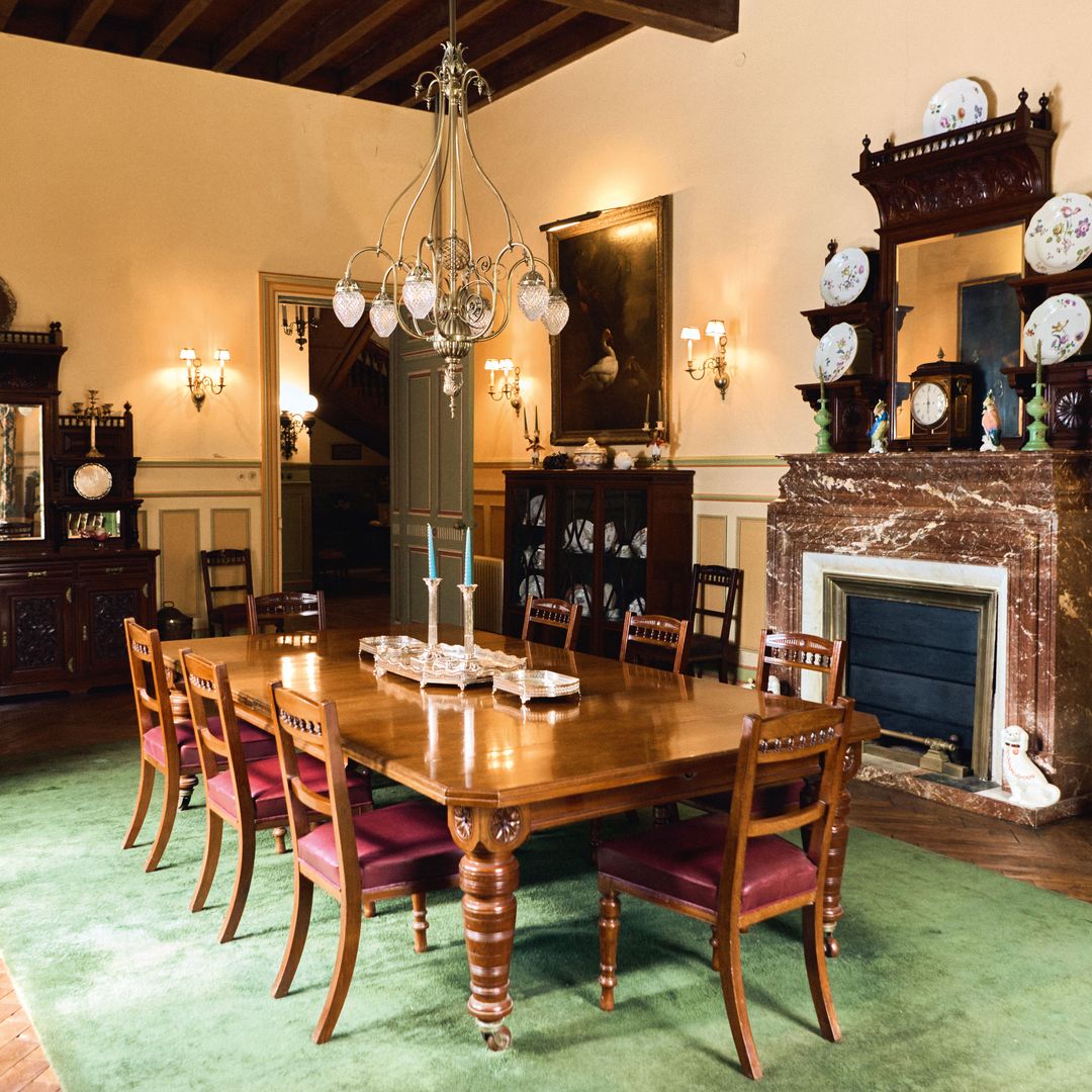 Otros ángulos del gran comedor del Palacio de Arbaizenea