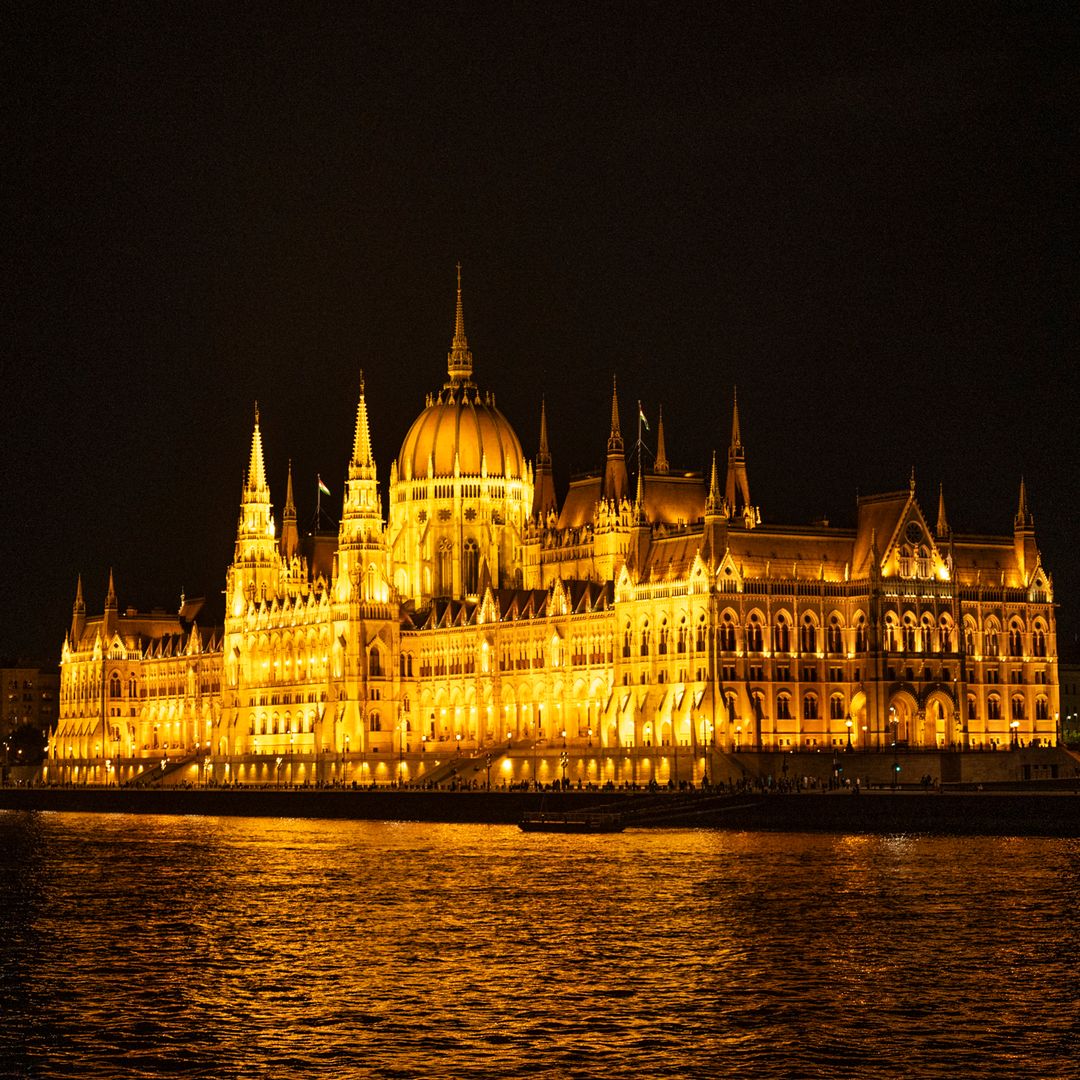 Parlamento de Budapest de noche, Hungría