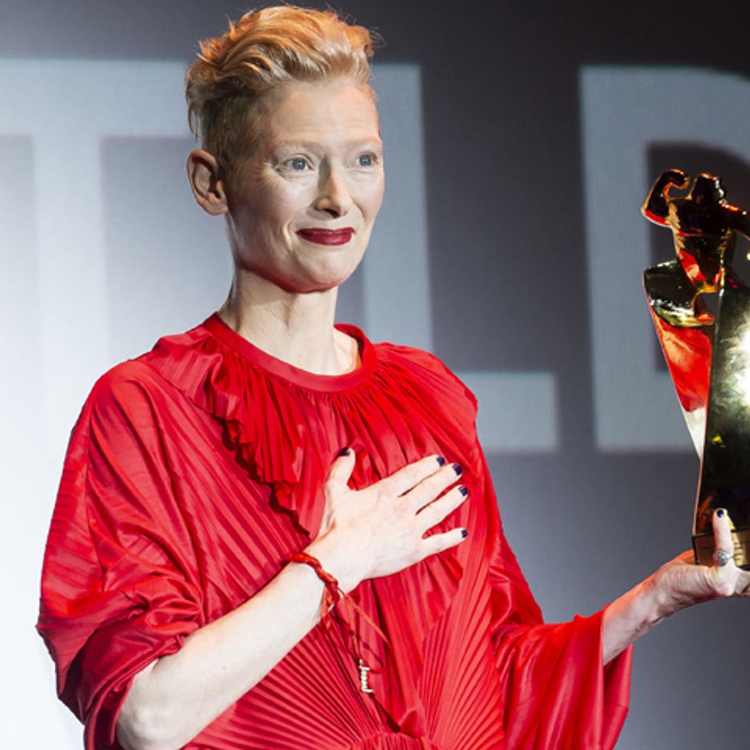 Tilda Swinton recibe el premio honorífico de Sitges en el día de la muerte de su padre