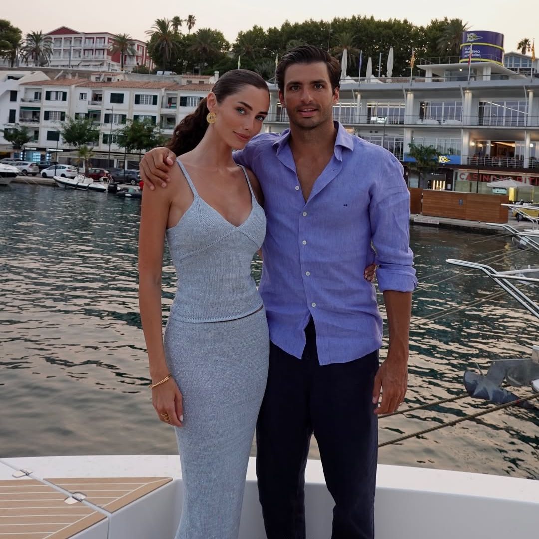 Rebecca Donaldson y Carlos Sainz Jr.