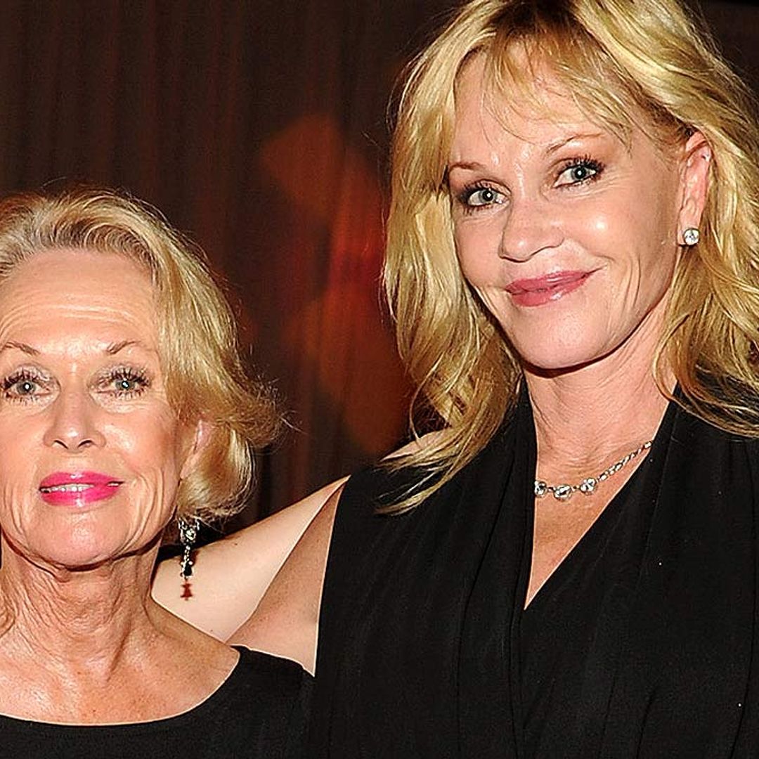 Melanie Griffith presume de madre, espectacular a sus 90 años