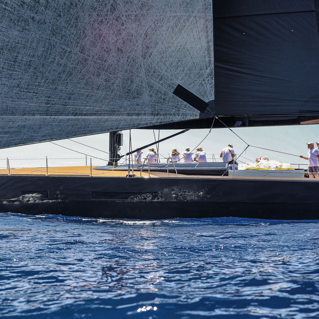 A TODA VELA
Uno de los diseños del hermano de Martina, Javier Jáudenes (Surge Projects), navegando por el Mediterráneo