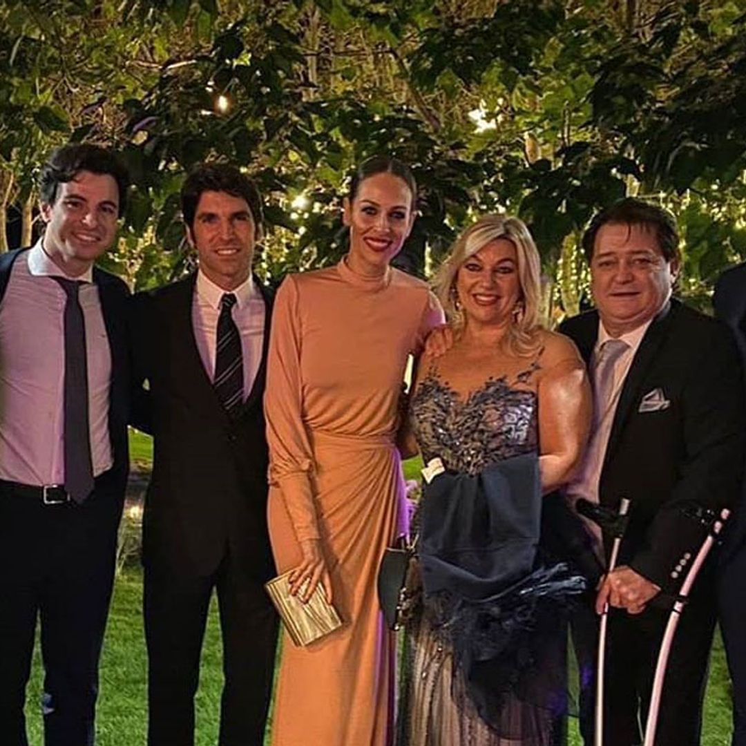 Con Eva González y Cayetano Rivera,mucha música y un peculiar padrino, la divertida boda de Paco Ureña y Elena González