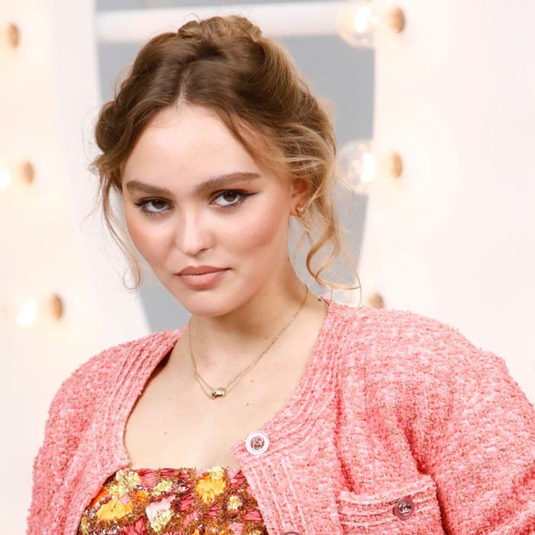 Lily Rose Depp, besos y abrazos con un misterioso actor