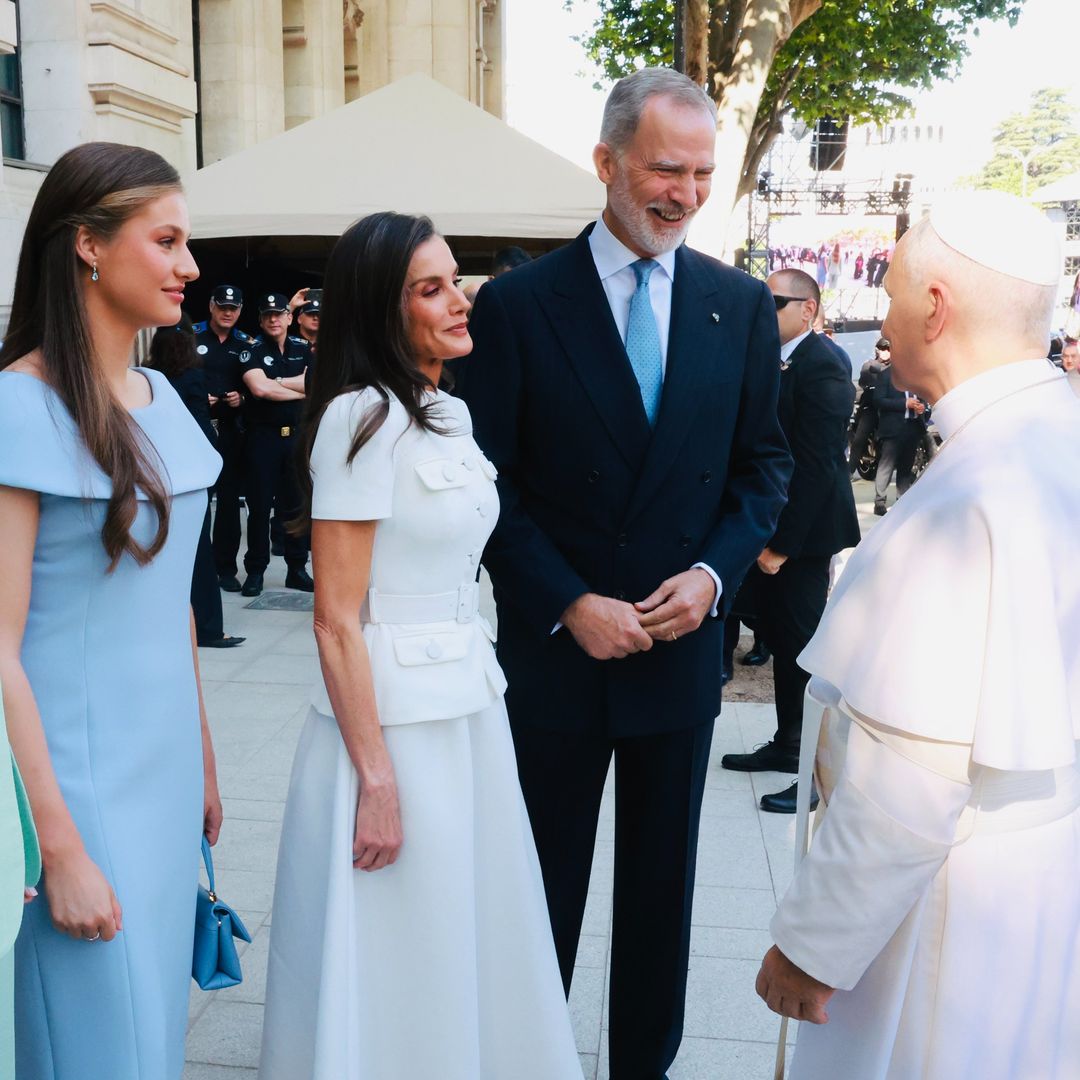El rey Felipe o cuando los gestos dicen más que las palabras: anfitrión perfecto con el Santo Padre