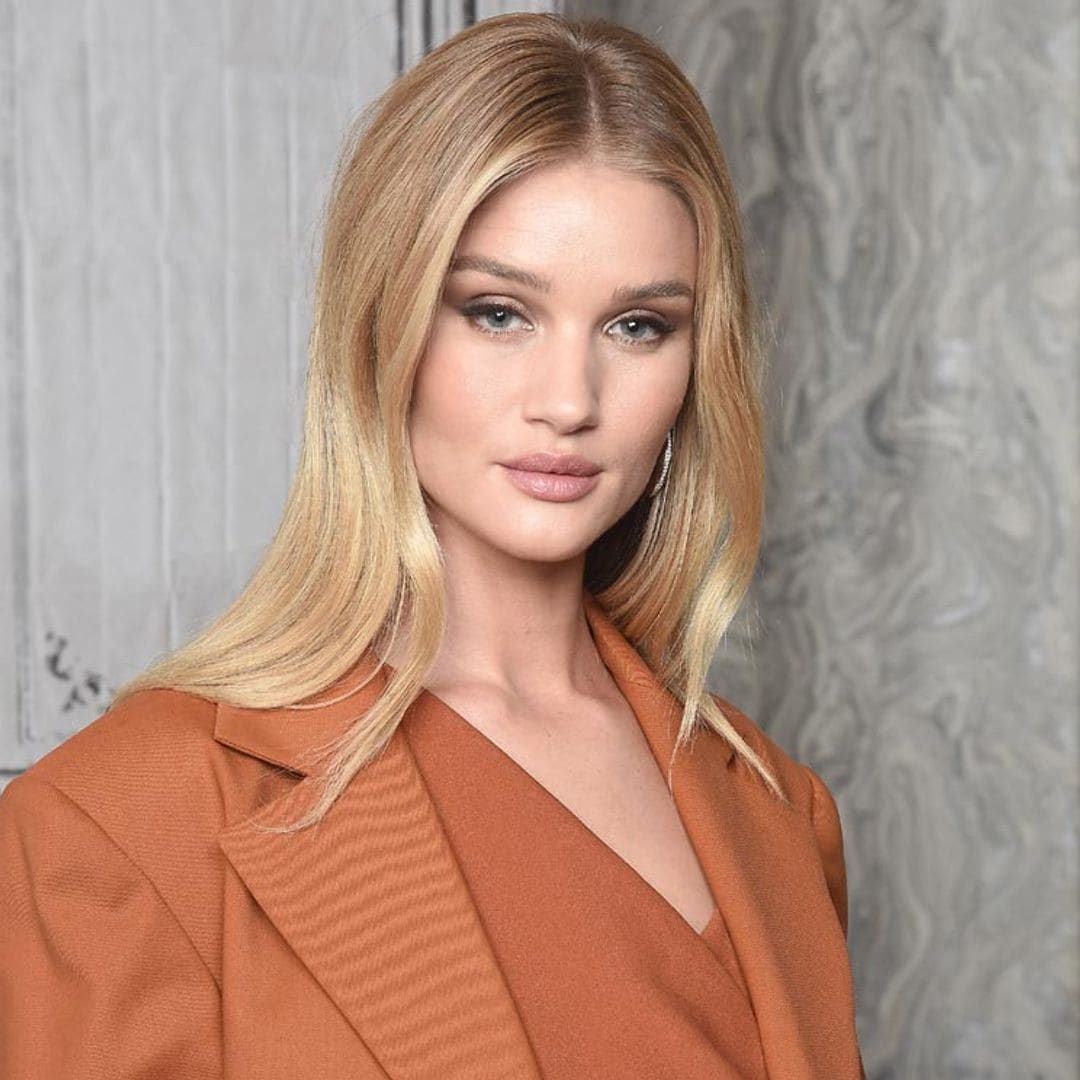 Ocho looks infalibles para tus citas de verano, por Rosie Huntington-Whiteley