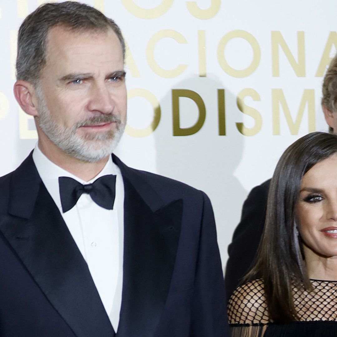 Doña Letizia se rodea de periodistas: acude junto al rey Felipe a los premios 'Mariano de Cavia'