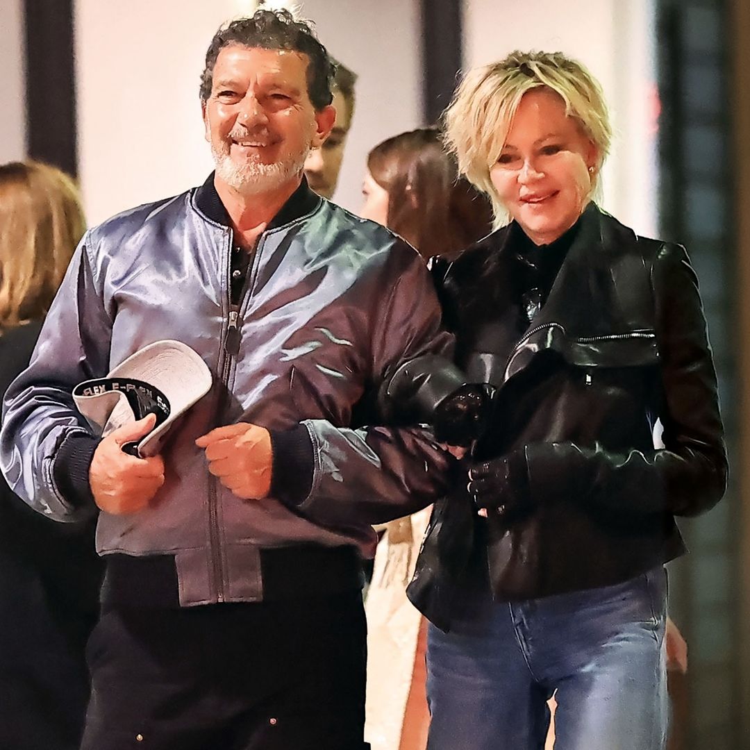Antonio Banderas y Melanie Griffith, sorprendidos caminando del brazo por las calles de Los Ángeles: las fotos de su reencuentro
