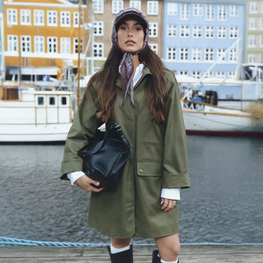 Gemma Pinto con parka verde de Springfield