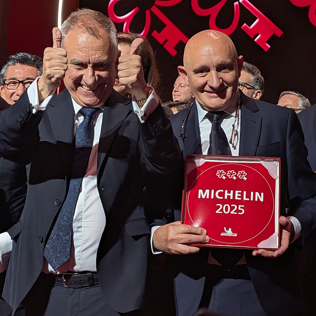 Toño Pérez y José Polo, al frente de Atrio, en Cáceres, uno de los hoteles españoles premiados entre los mejores del mundo en la gala Michelin 2025 celebrada en París el 8 de octubre