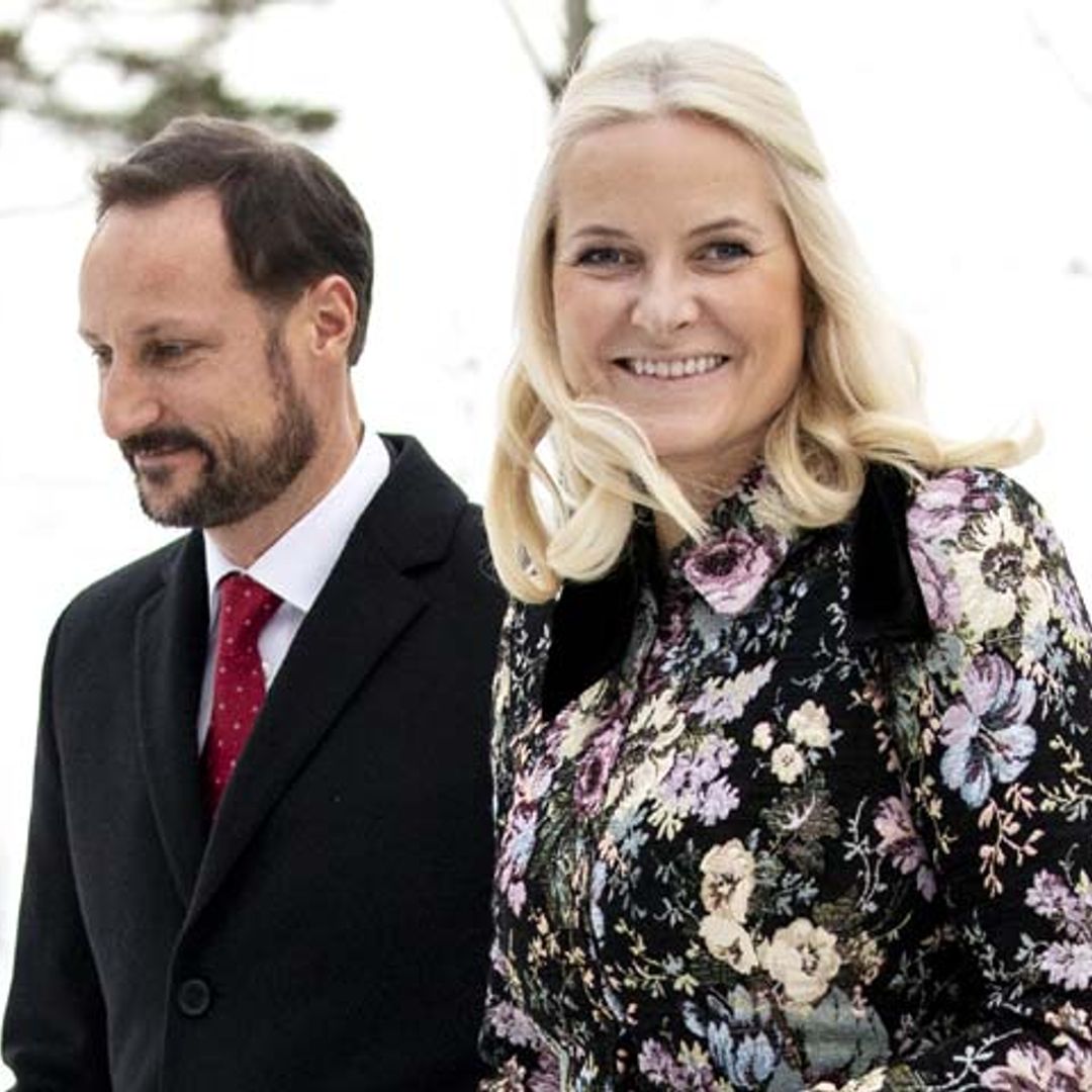 ¡Feliz y en familia! Mette-Marit de Noruega no se pierde la tradicional misa de Navidad