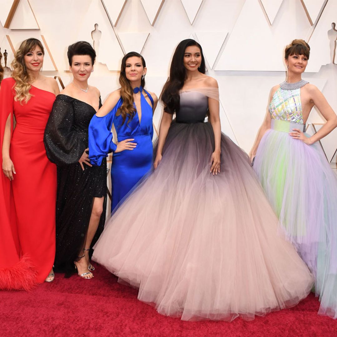 Un vestidazo de plumas y aberturas, la elección de Gisela en su debut en los Oscar