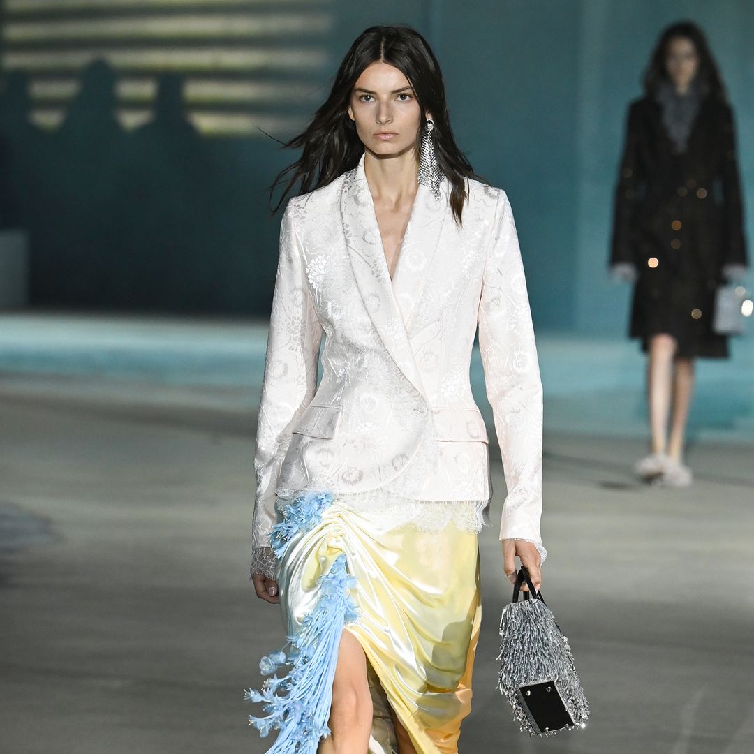 Luces, cámara, ¡Dior!: Jonathan Anderson se estrena en Los Ángeles con una colección Crucero de espíritu 'Old Hollywood'