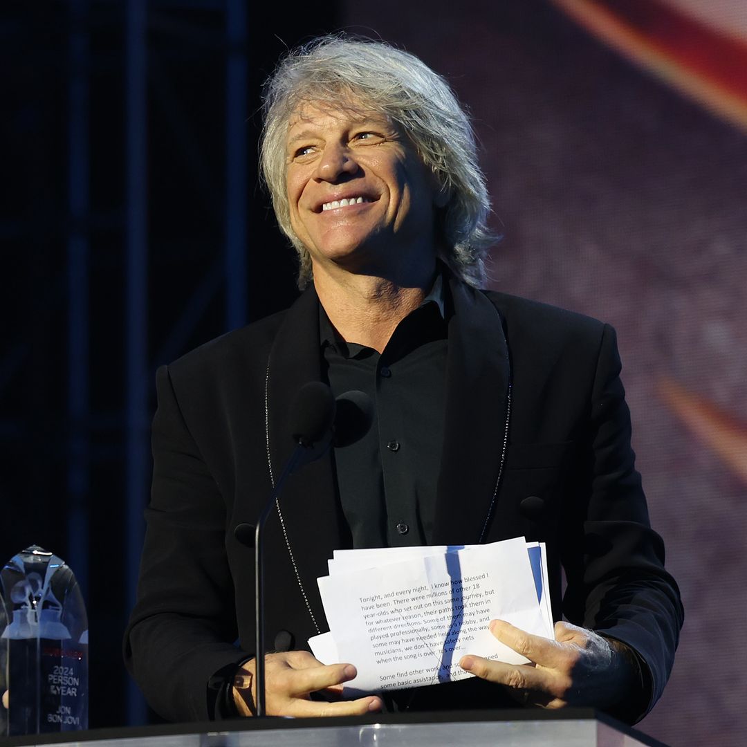 Jon Bon Jovi se estrena como abuelo y habla sobre el bebé de su hijo y Millie Bobby Brown: “Es una locura”
