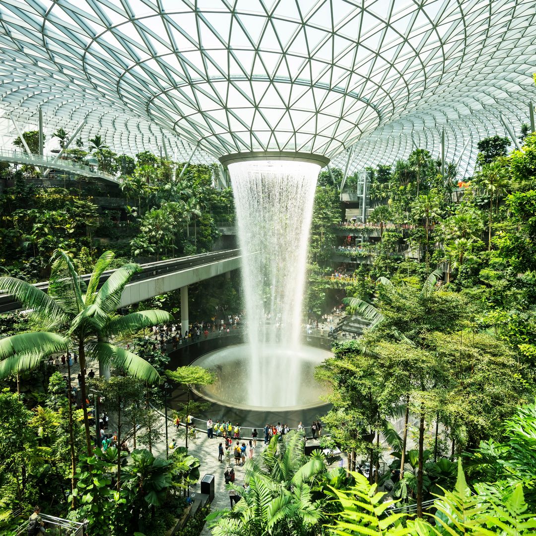 Jewel Changi, el aeropuerto de Singapur premiado en ocasiones como el mejor del mundo que cuenta con una impresionante cascada en su interior
