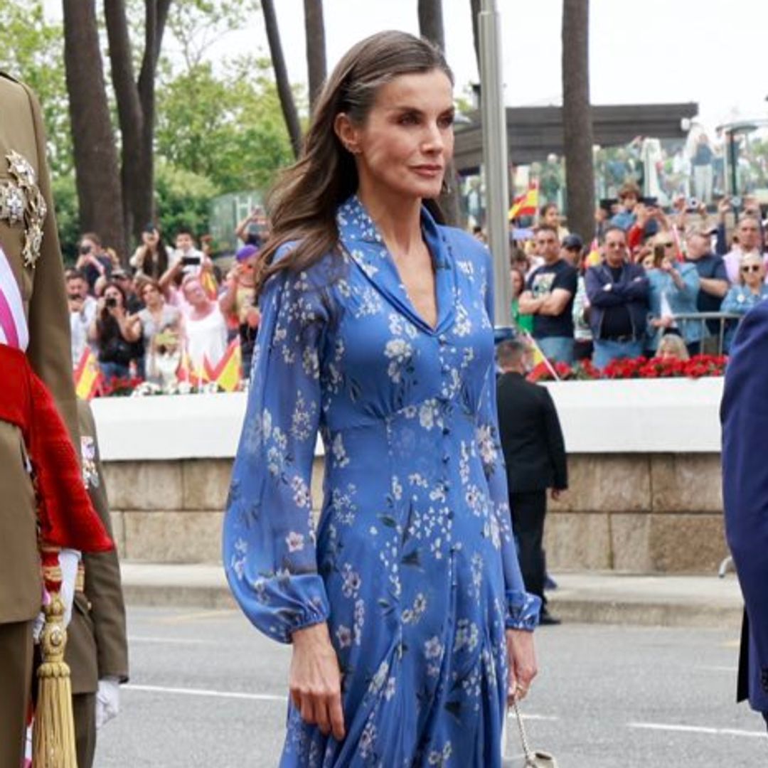 La reina Letizia recupera en Vigo el vestido azul más simbólico de su armario para el Día de las Fuerzas Armadas 2026
