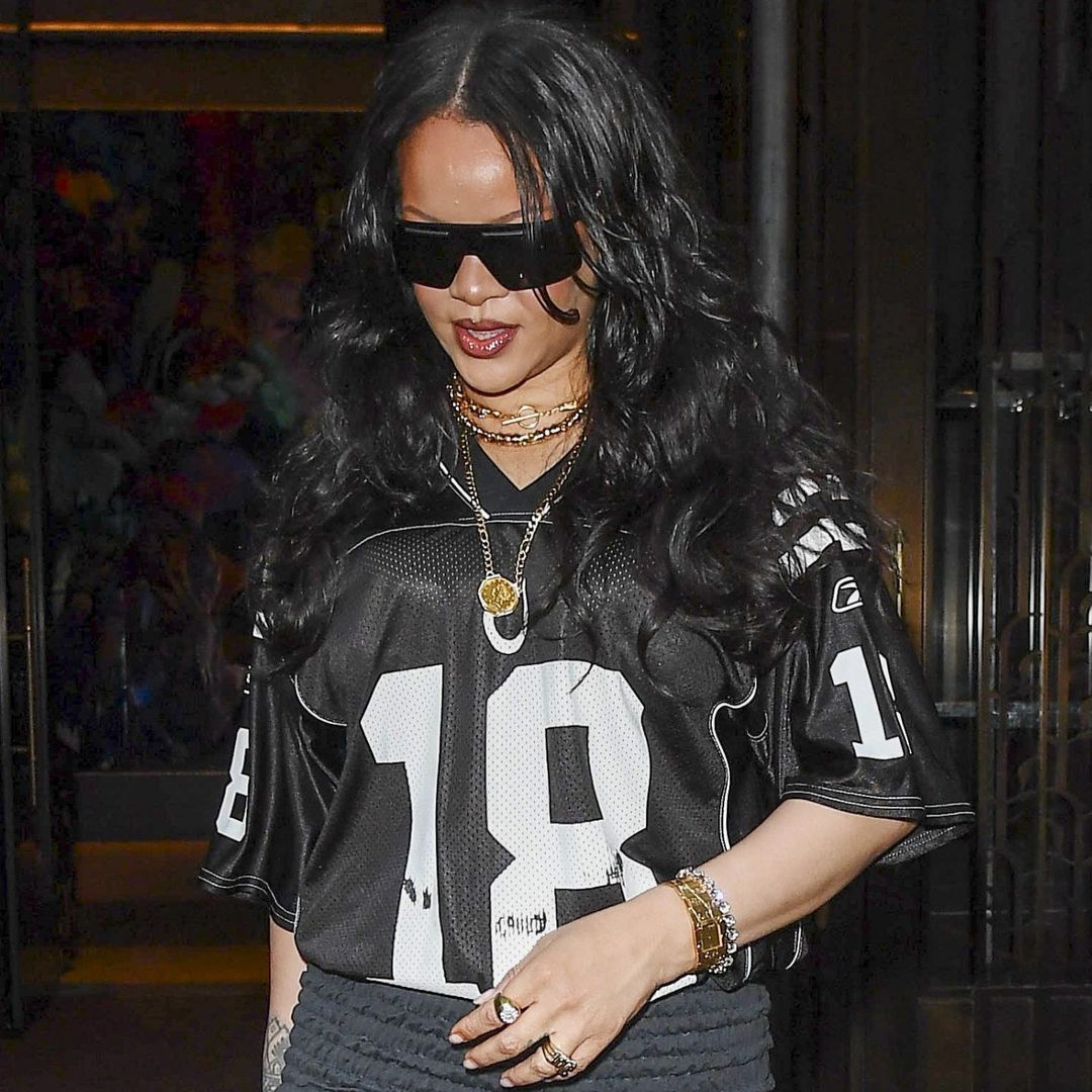 Rihanna confirma que los jerseys deportivos serán la gran tendencia del verano