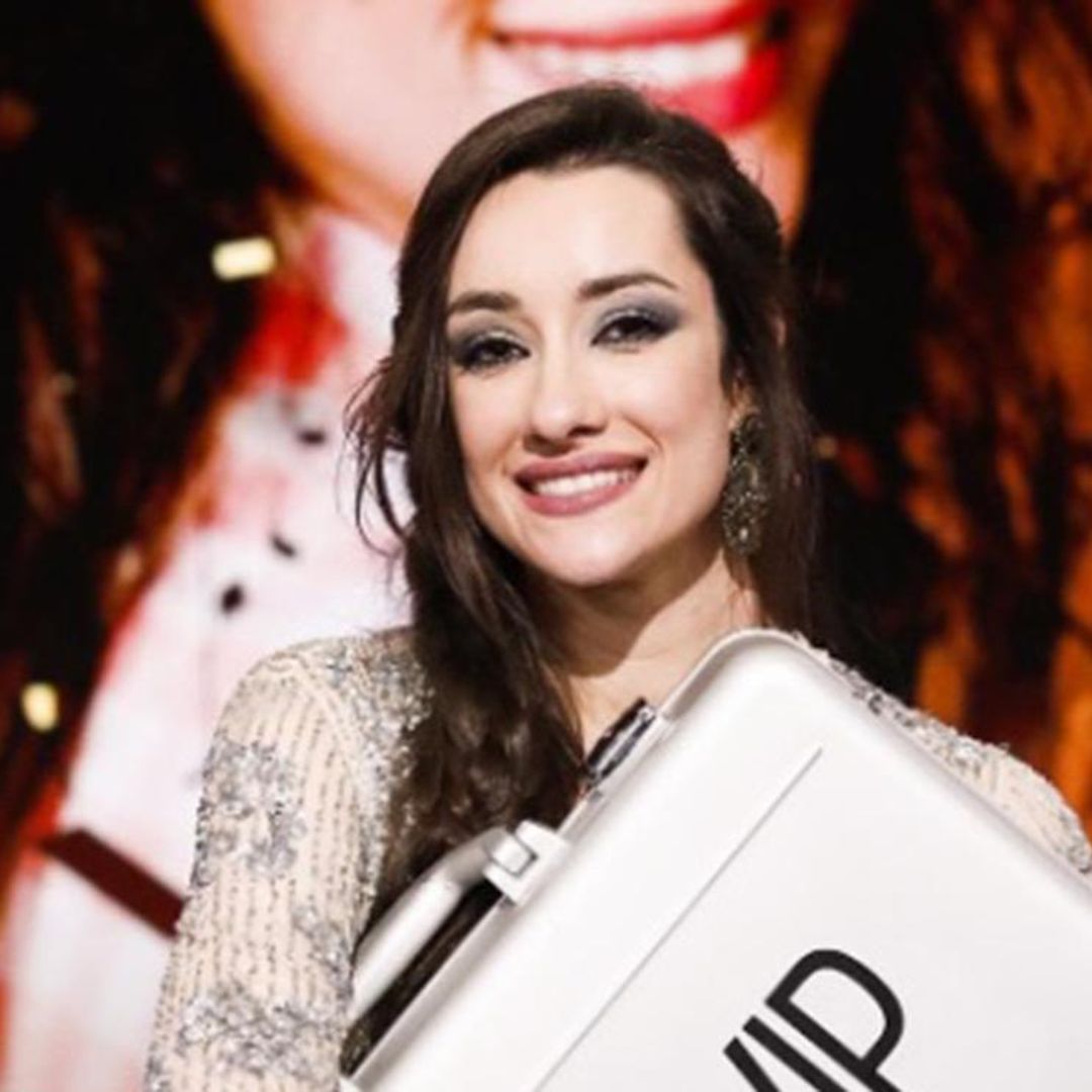 Adara celebra su triunfo con 'sus elegidos'