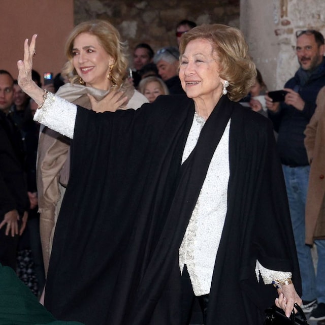 La reina Sofía y la infanta Cristina en la boda de Nicolás de Grecia
