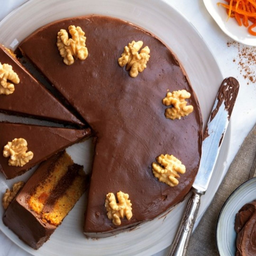 Tarta de zanahorias con nueces y chocolate