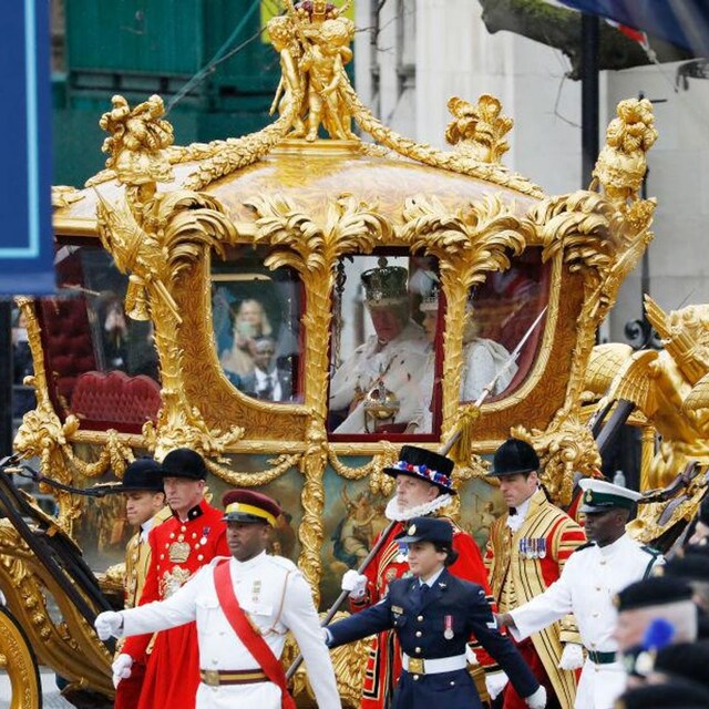 rey carlos iii y reina camilla