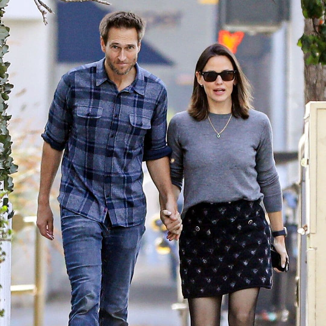 Jennifer Garner, la más cariñosa junto a su novio John Miller en su hogar en Los Ángeles