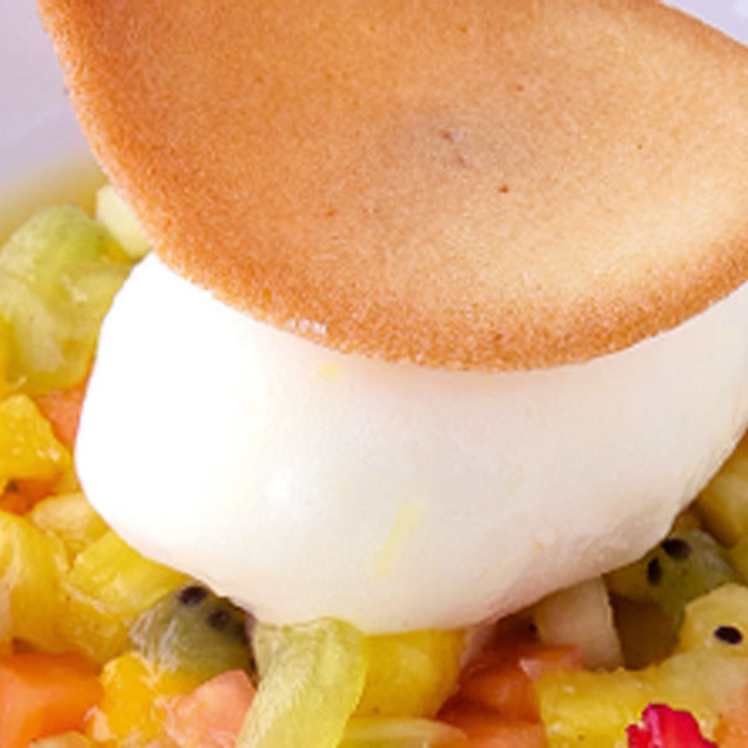 Tartar de frutas de verano con sorbete de lima