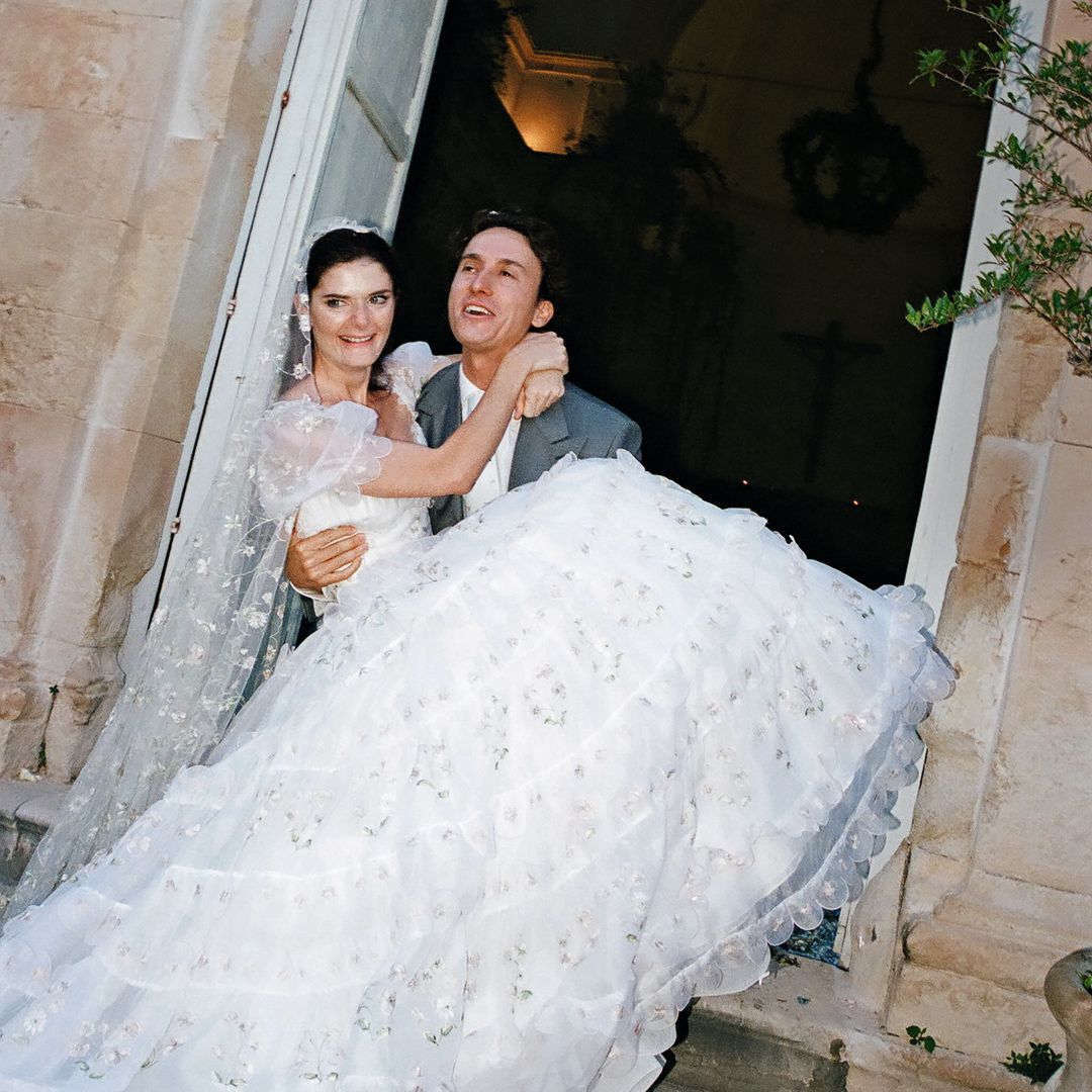 Luna Bonaccorsi, hija de la diseñadora Luisa Beccaria, nos invita a su boda en Sicilia: dos días de fiesta entre olivos y naranjos