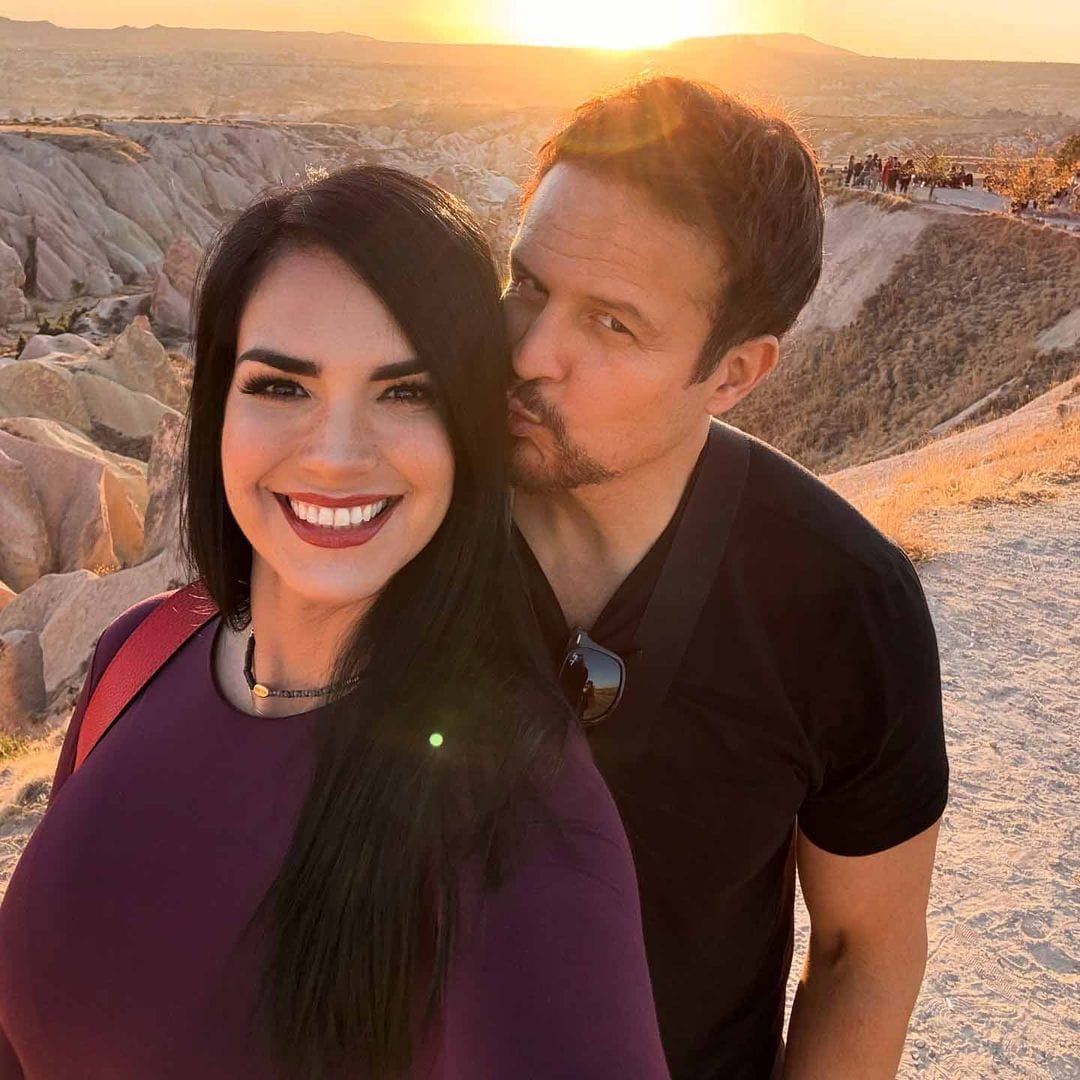 Scarlet Ortiz se compromete luego de 26 años de relación, ¡suenan campanas de boda!