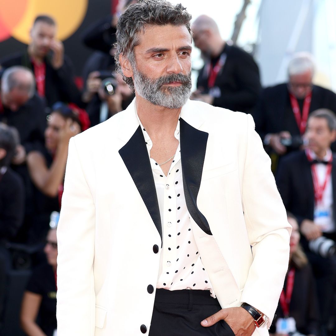 La playera con la que Oscar Isaac se suma a la tendencia viral impuesta por Patricio Campillo