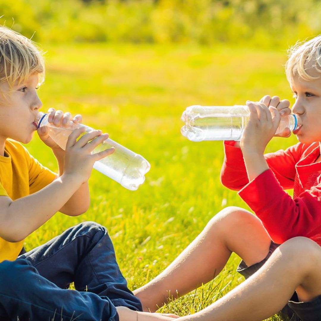 Señales de alerta y recomendaciones para evitar la deshidratación de los niños
