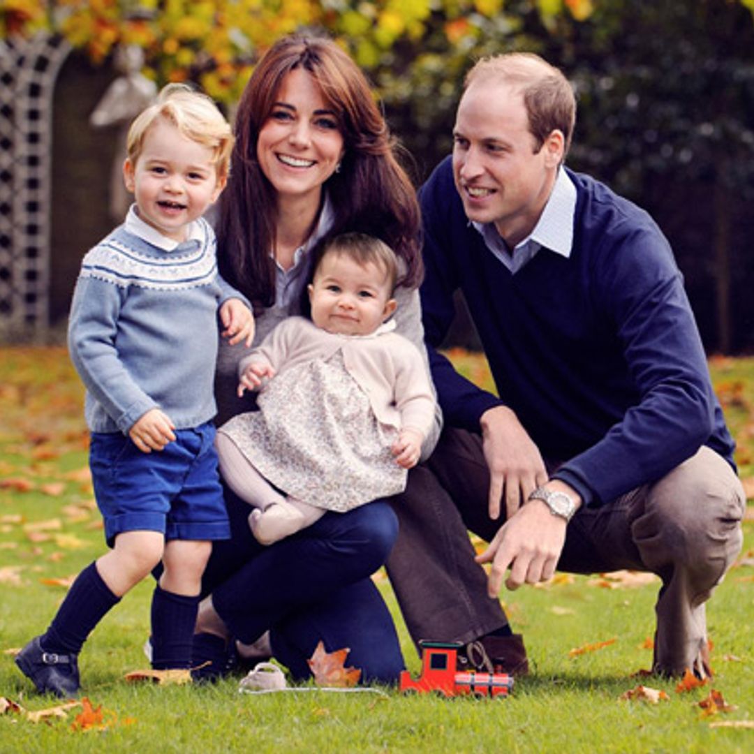 Los príncipes George y Charlotte de Cambridge ¡nos felicitan la Navidad!