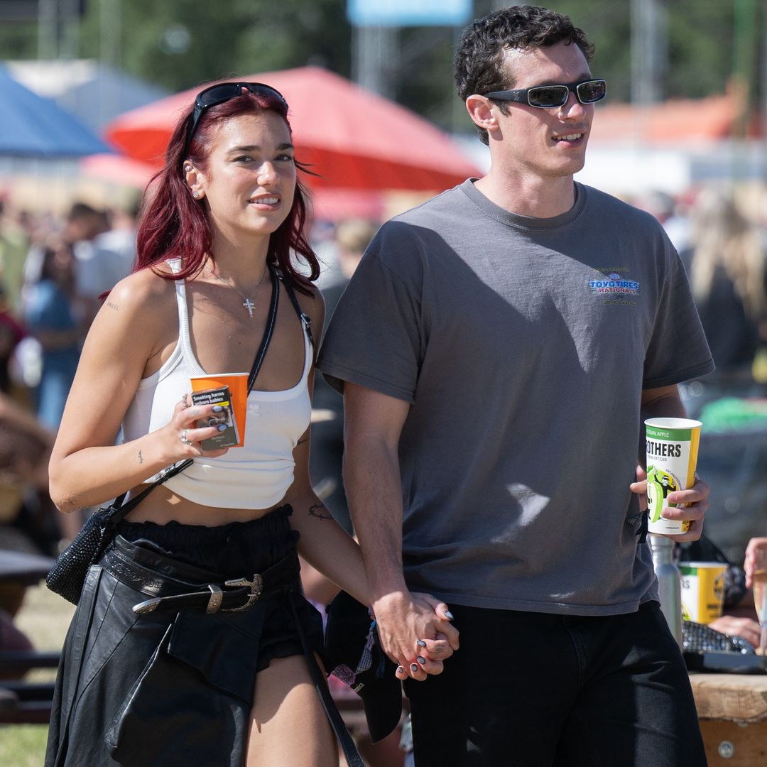 Dua Lipa, Alexa Chung y Sienna Miller destacan por sus 'looks' en el festival de Glastonbury