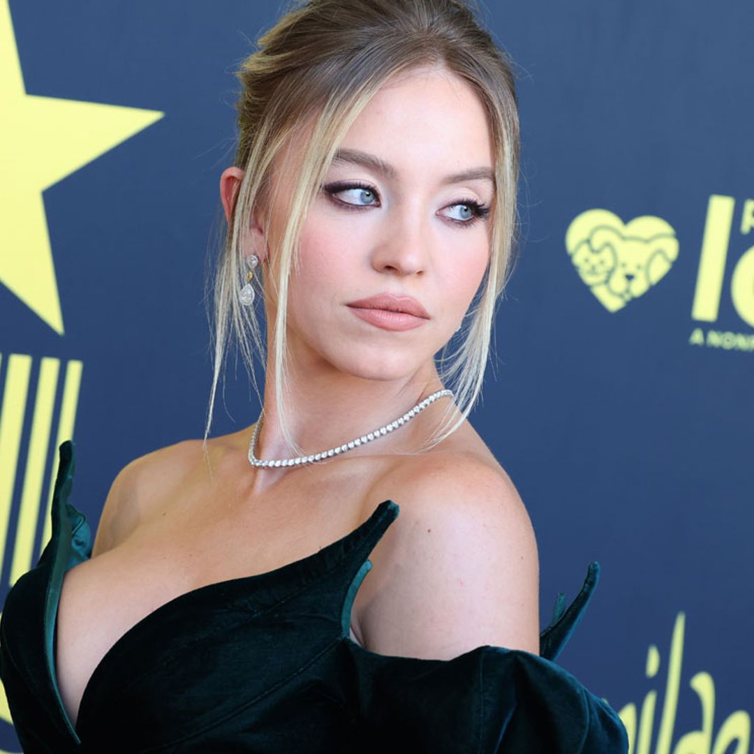 Sidney Sweeney toma prestado un vestido de 1981 del armario de su serie 'Euphoria'