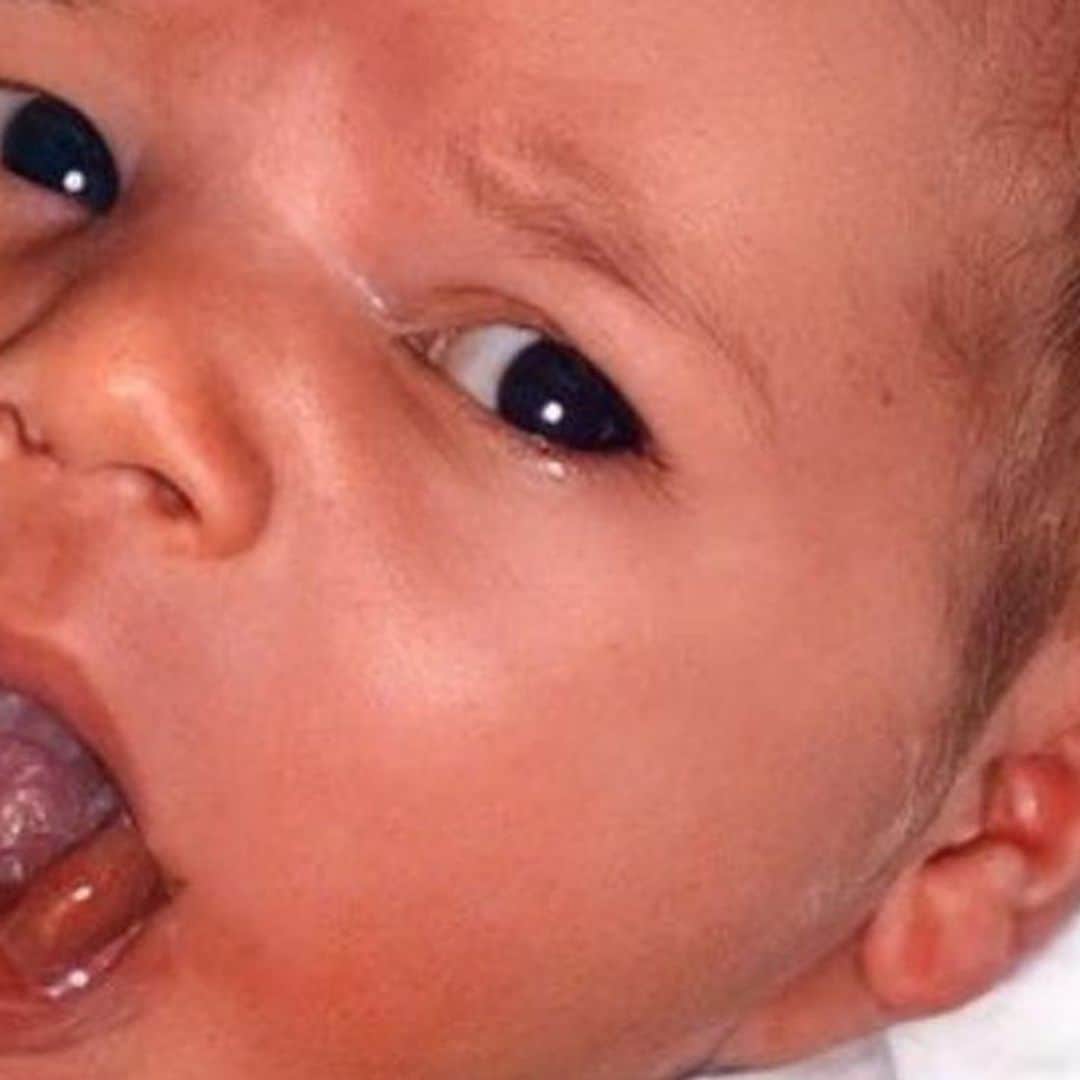 ¿Quién es este bebé? Actualmente está casado con una modelo y es un cantante mundialmente conocido